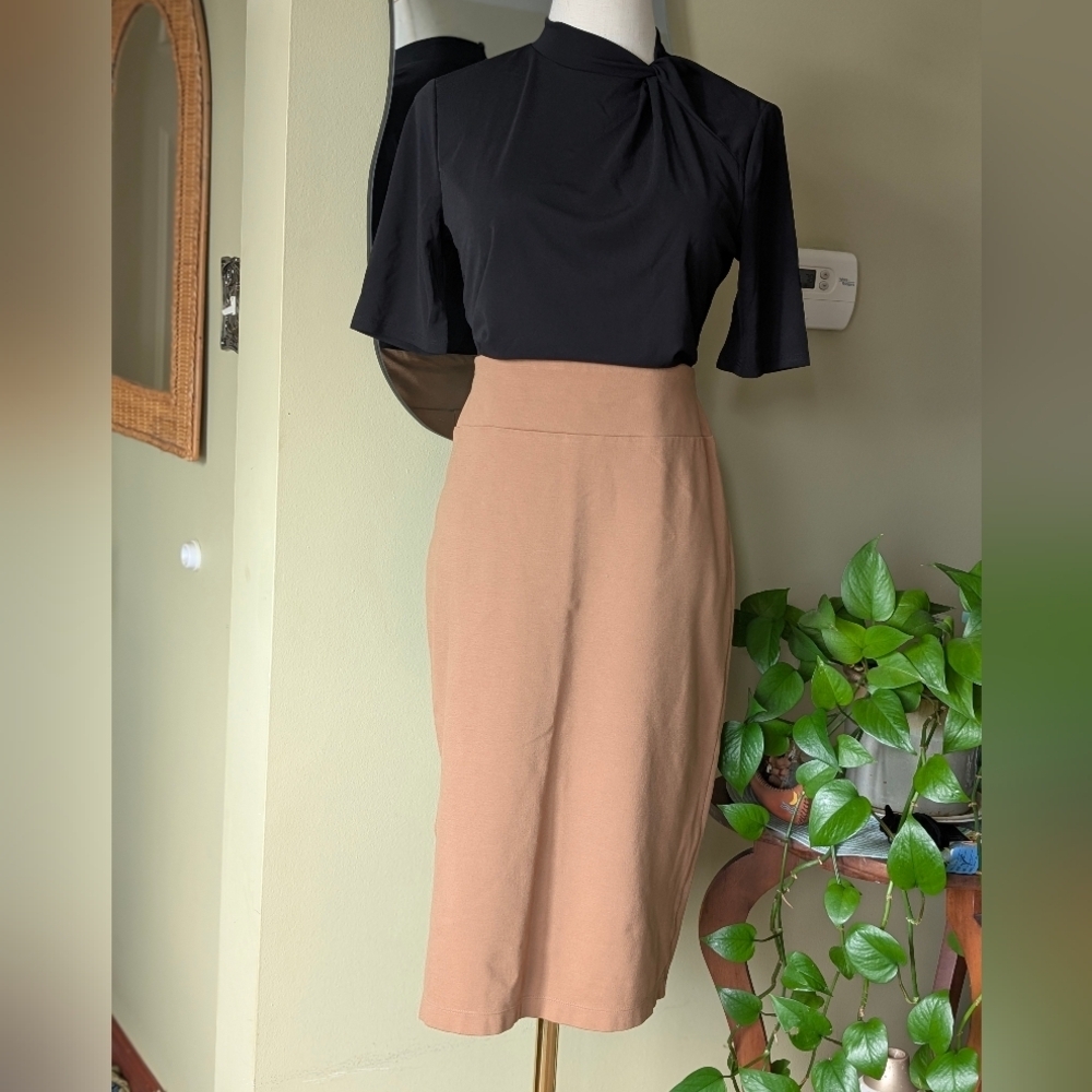 Nine West Women's Size XS Stretchy Tan Midi Skirt - Picture 9 of 9
